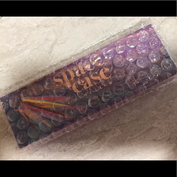 SPACE CASE COSMETICS Custom Eyeshadow Palette - Picture 9 of 10